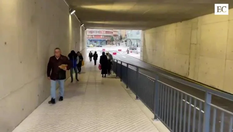 Abre al tránsito peatonal una nueva acera en Oviedo