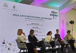 La mesa redonda 'Rompiendo el techo de cristal' que se celebró en el Palacio de Exposiciones y Congresos de Oviedo.