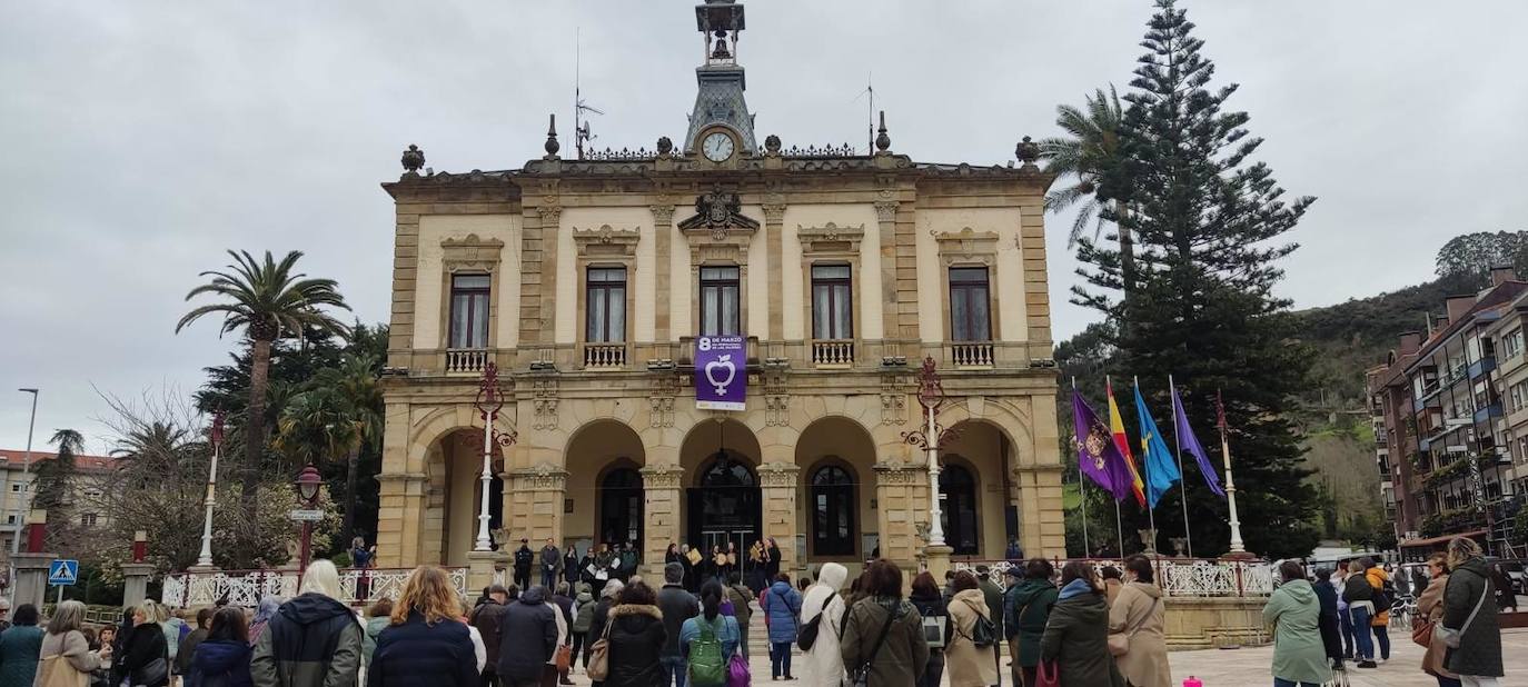 El feminismo tiñe Asturias de morado: las imágenes del Día de la Mujer por concejos