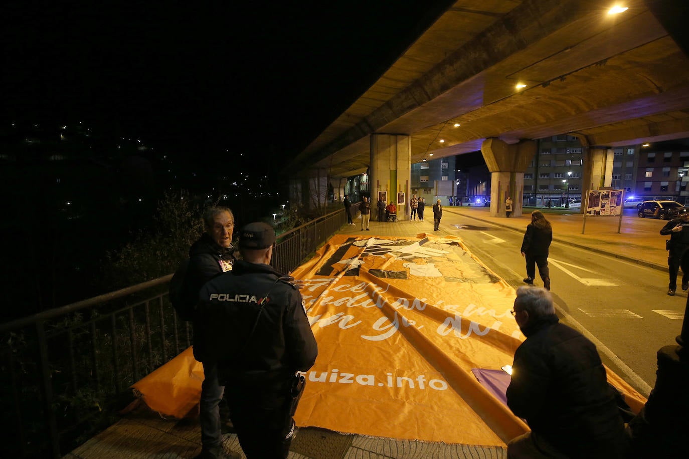 Multitudinaria manifestación del 8M en Langreo: las mujeres, dispuestas a seguir &#039;dando tira&#039;