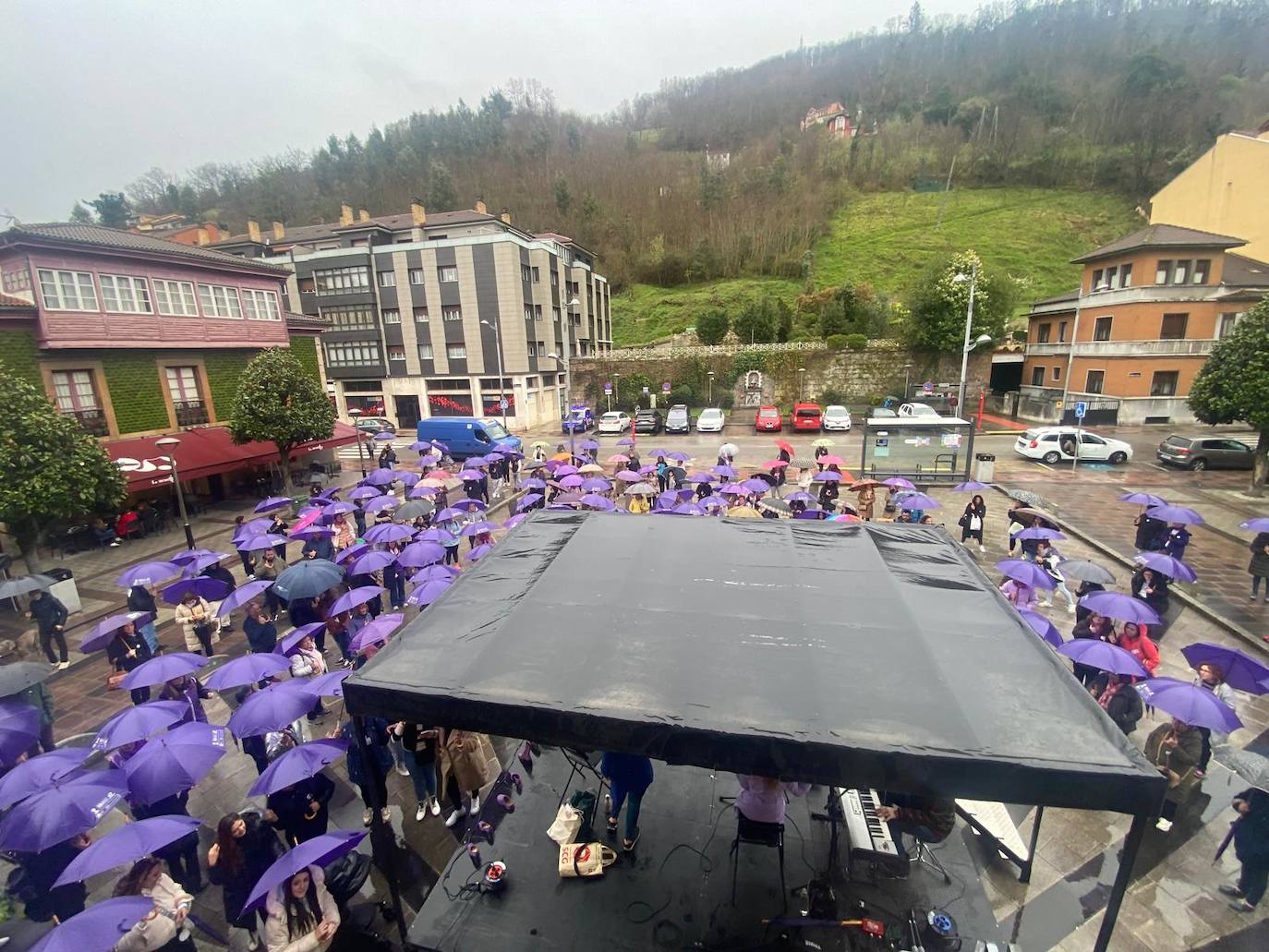 El feminismo tiñe Asturias de morado: las imágenes del Día de la Mujer por concejos