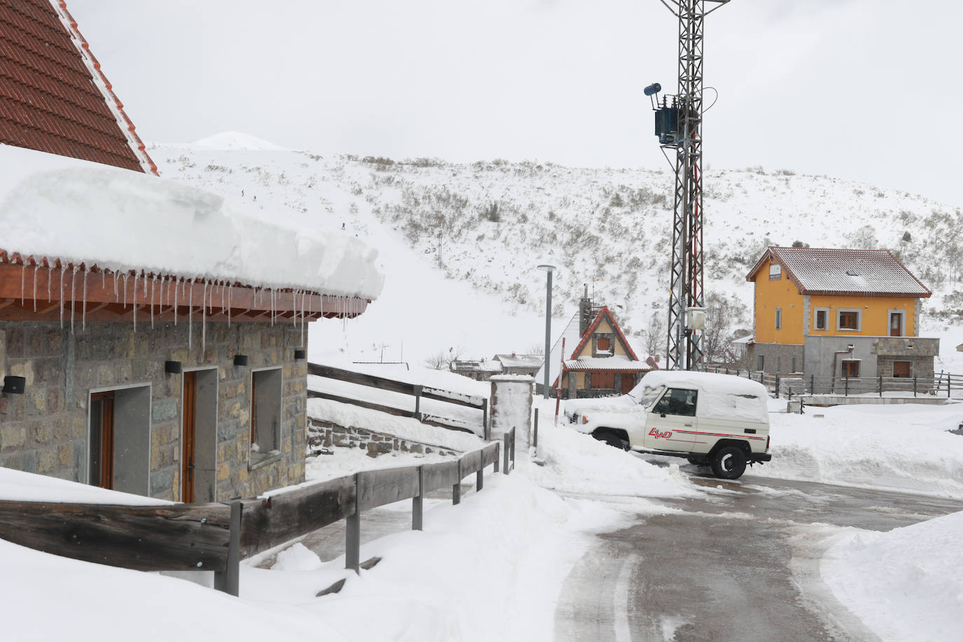 Una jornada para disfrutar de la nieve y del esquí en Asturias