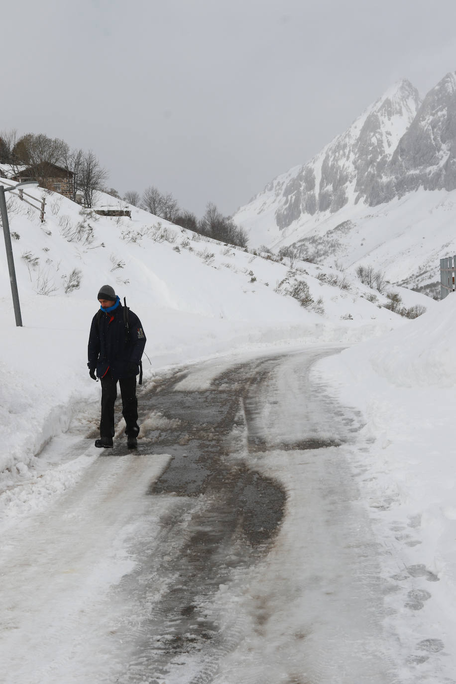 Una jornada para disfrutar de la nieve y del esquí en Asturias