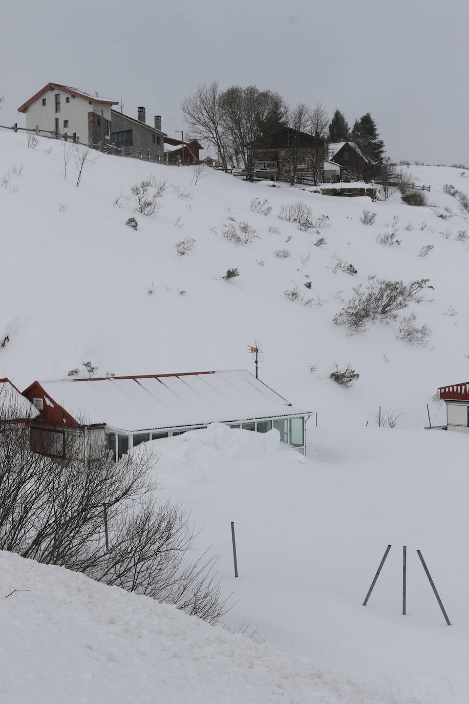 Una jornada para disfrutar de la nieve y del esquí en Asturias