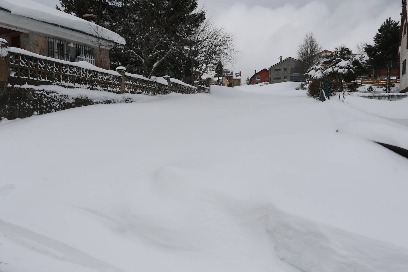 Una jornada para disfrutar de la nieve y del esquí en Asturias