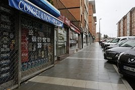 El Ayuntamiento hará un diagnóstico del comercio de Versalles.