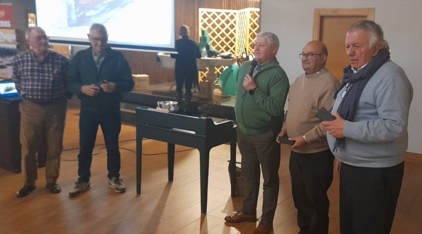 José Ramón Narciandi, Ángel Alonso, Javier Álvarez (promotor), Pepito y Miguel Ángel Fuente, durante un encuentro de pilotos de autocross.