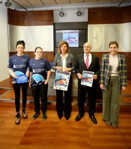 Natalia Sánchez Santa Bárbara, Esther Bermúdez, Concepción Méndez, Agustín Blanco y Nuria Meana, ayer en la presentación.