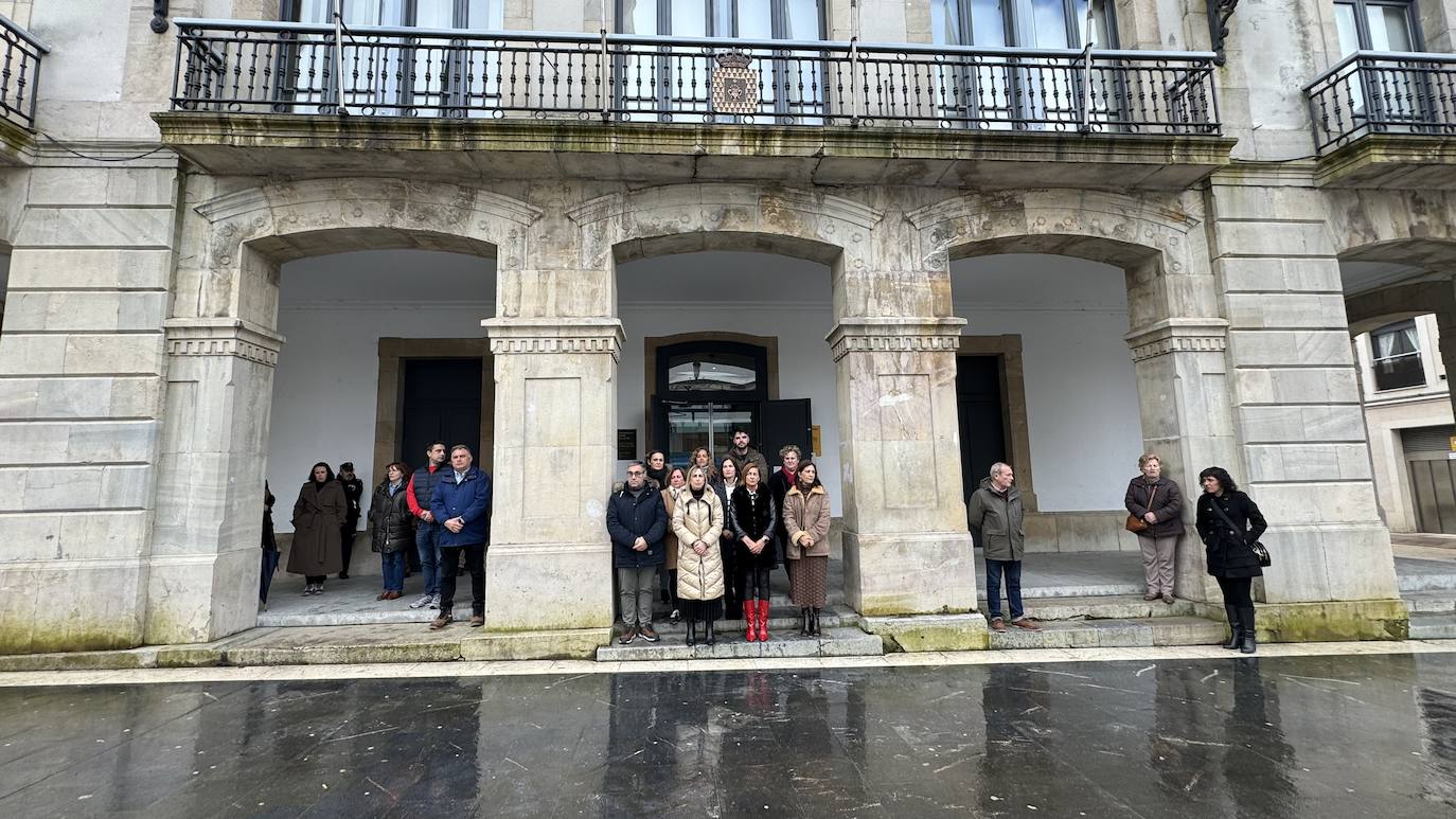 Asturias guarda un minuto de silencio por las víctimas del 11-M