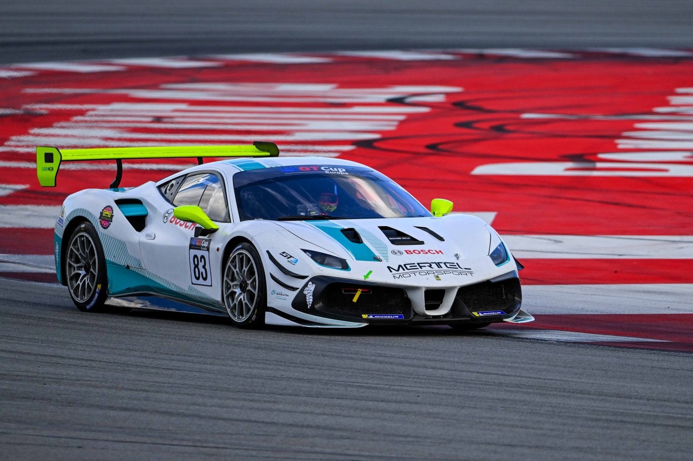 El Ferari 488 Challenge Evo de la avilesina durante los tests en el Circuit de Barcelona-Catalunya.