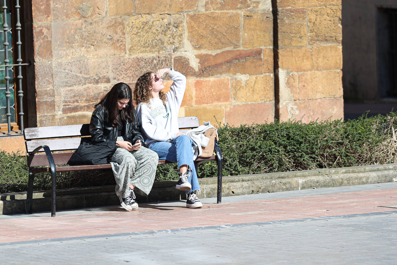 Sol y veinte grados en un jueves primaveral en Asturias