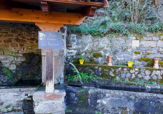 Fuente-lavadero en la ruta de las fuentes