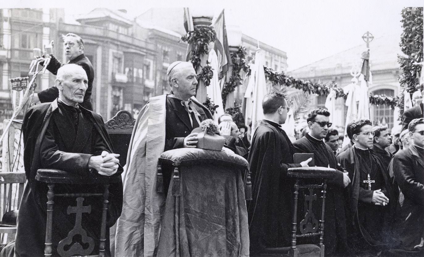 Cuando la Santina recorrió Gijón