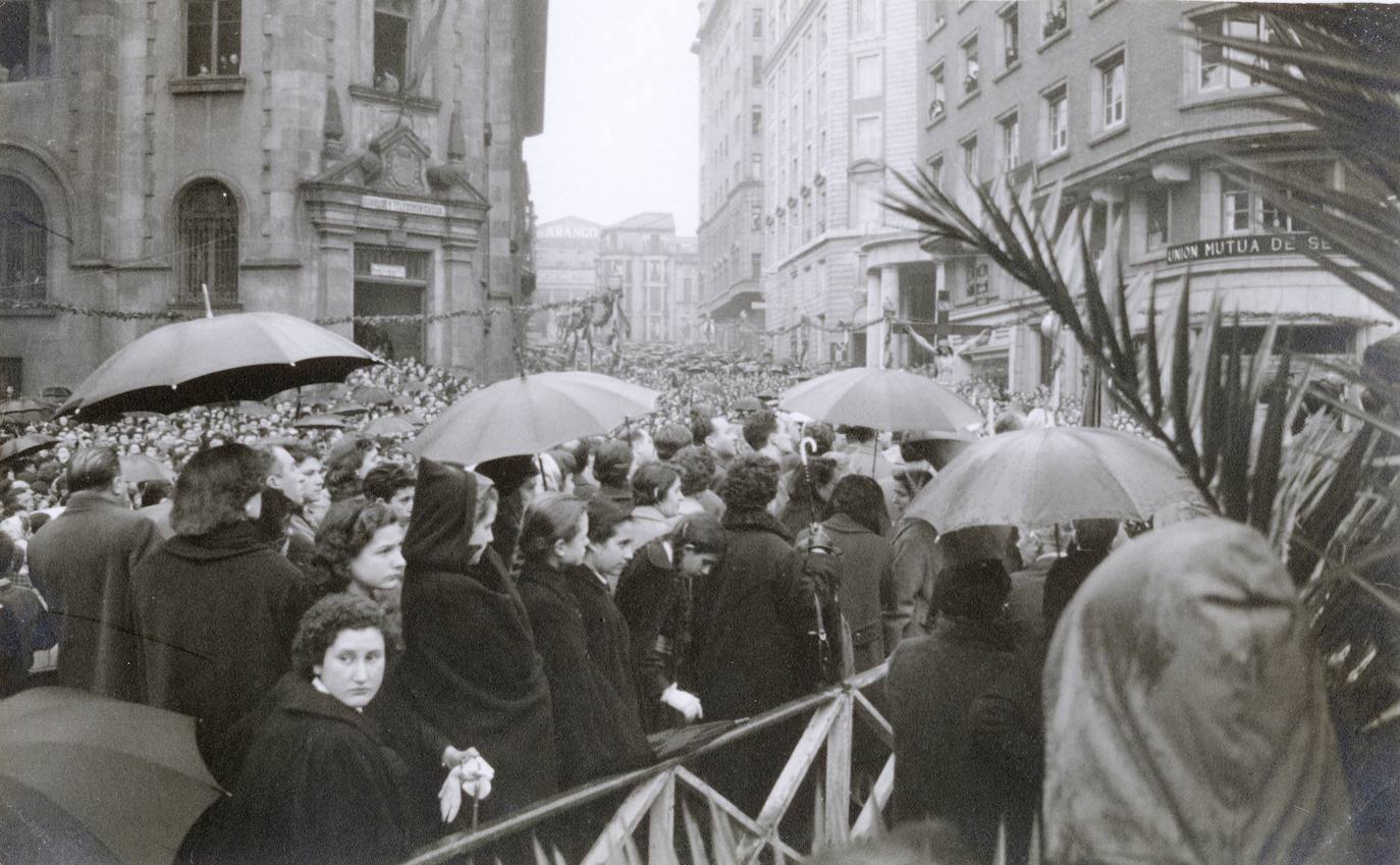 Cuando la Santina recorrió Gijón