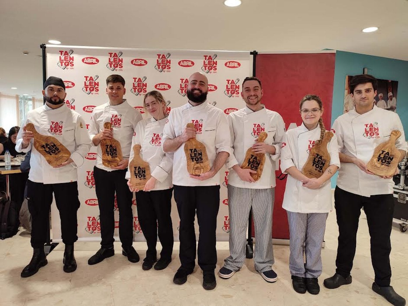 Saúl Torrado, en el centro de la imagen, con el resto de finalistas.