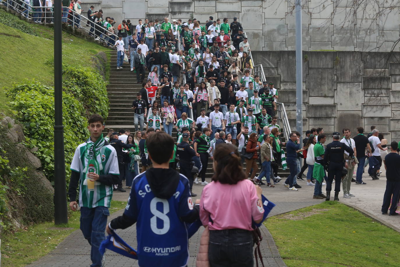 ¿Estuviste en el Real Oviedo - Racing de Santander? ¡Búscate!