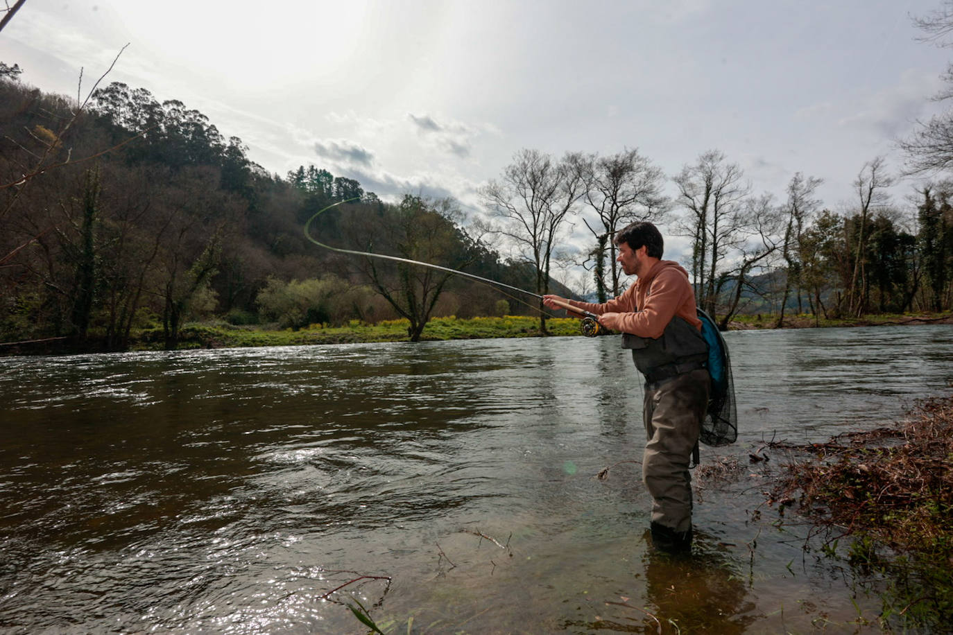 El inicio de la temporada del salmón, marcado por las protestas