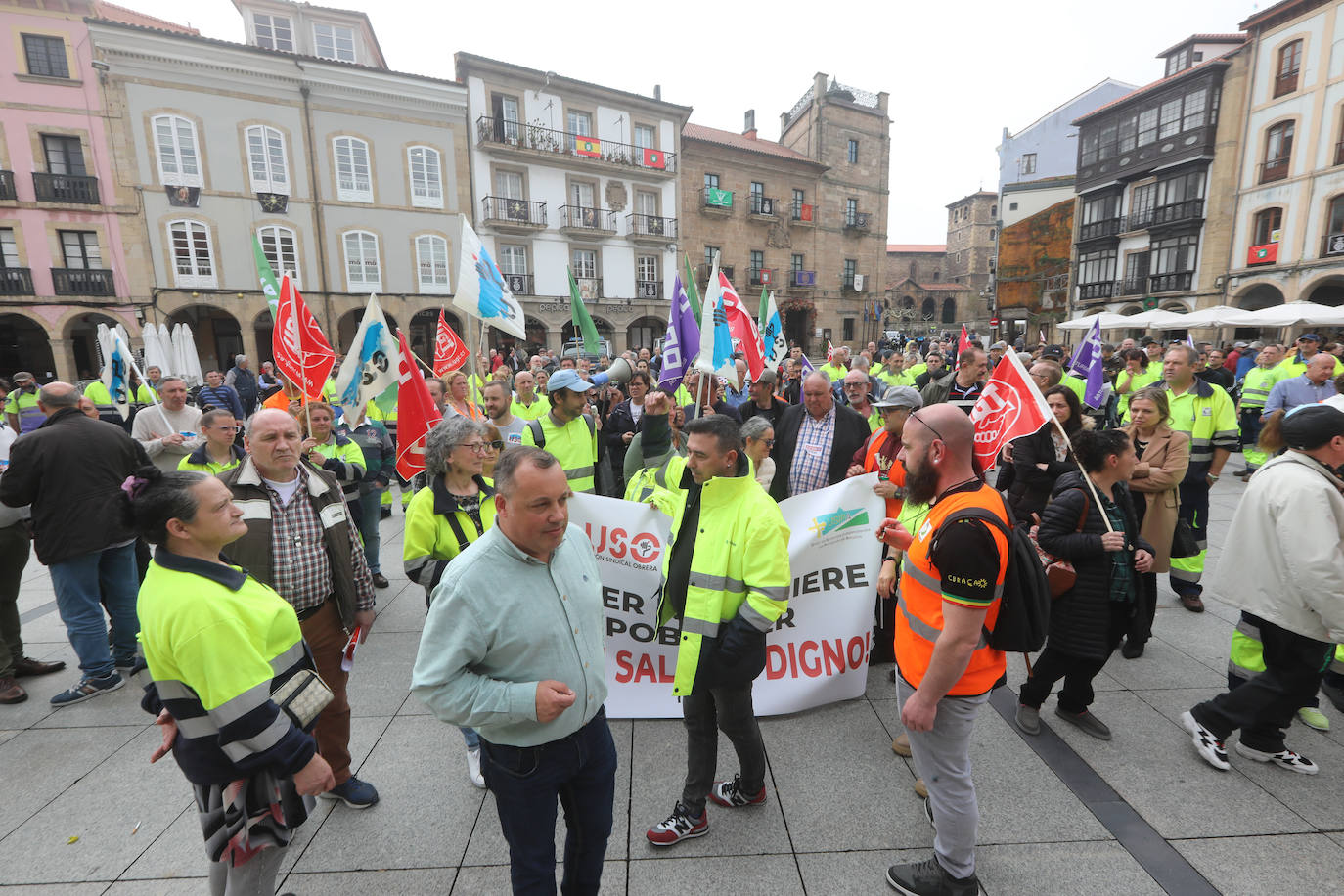 La plantilla de limpieza viaria de Avilés se manifiesta para exigir un nuevo convenio