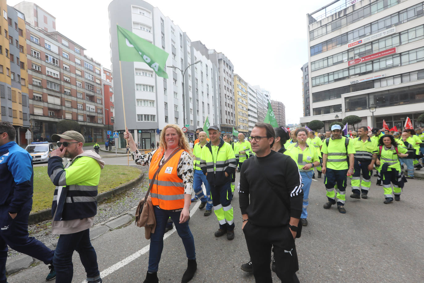 La plantilla de limpieza viaria de Avilés se manifiesta para exigir un nuevo convenio