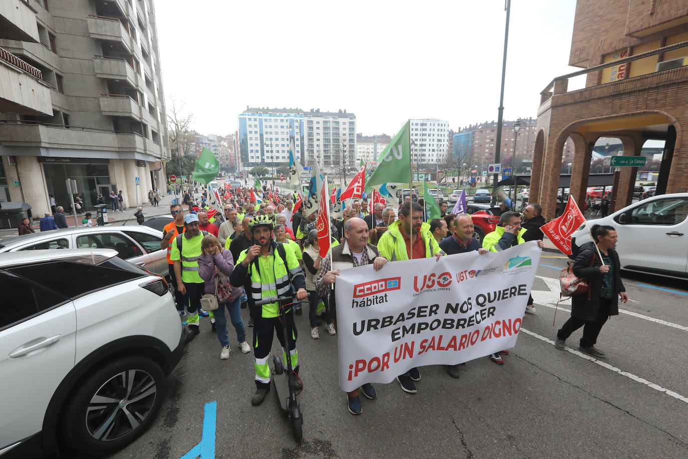 La plantilla de limpieza viaria de Avilés se manifiesta para exigir un nuevo convenio