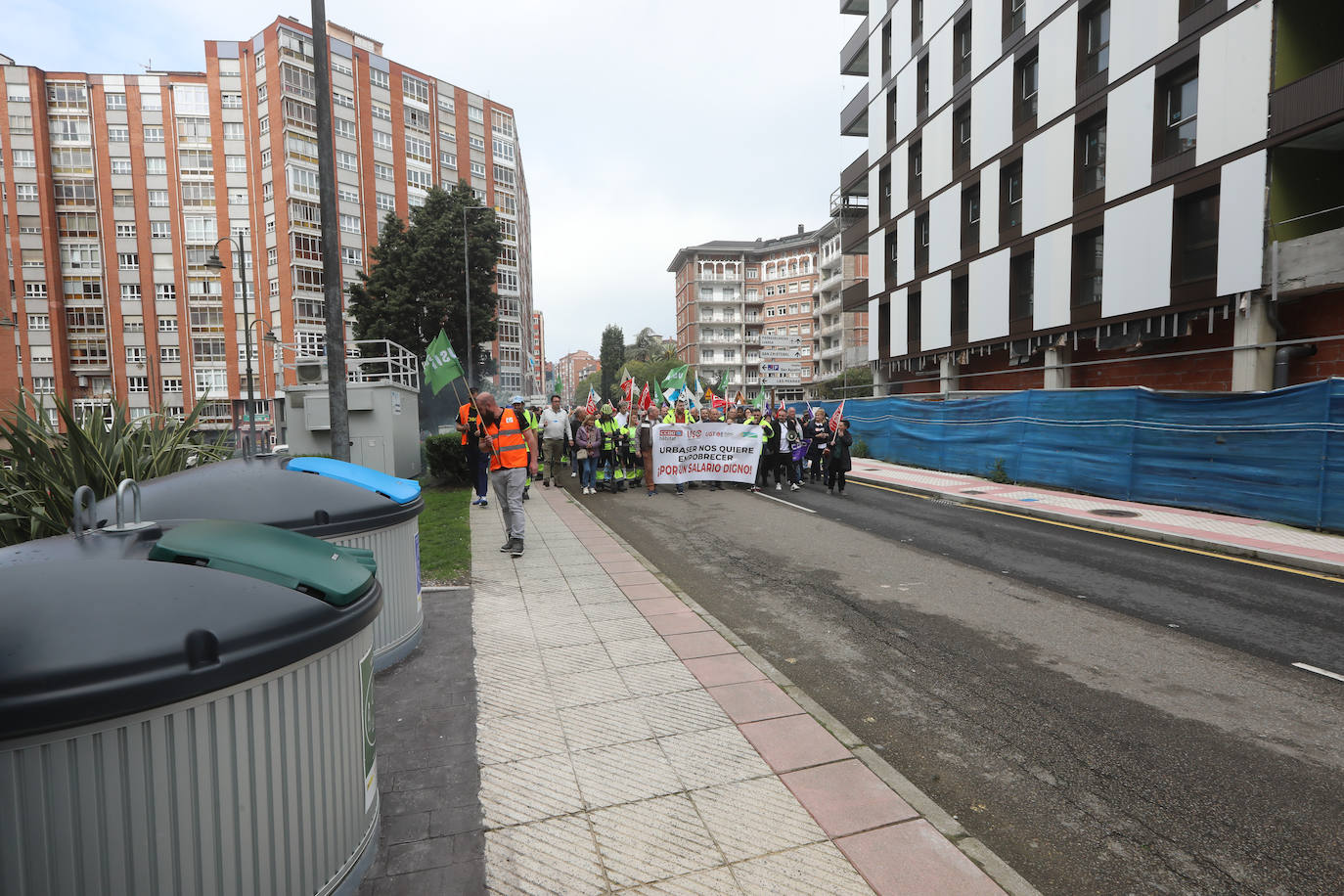 La plantilla de limpieza viaria de Avilés se manifiesta para exigir un nuevo convenio
