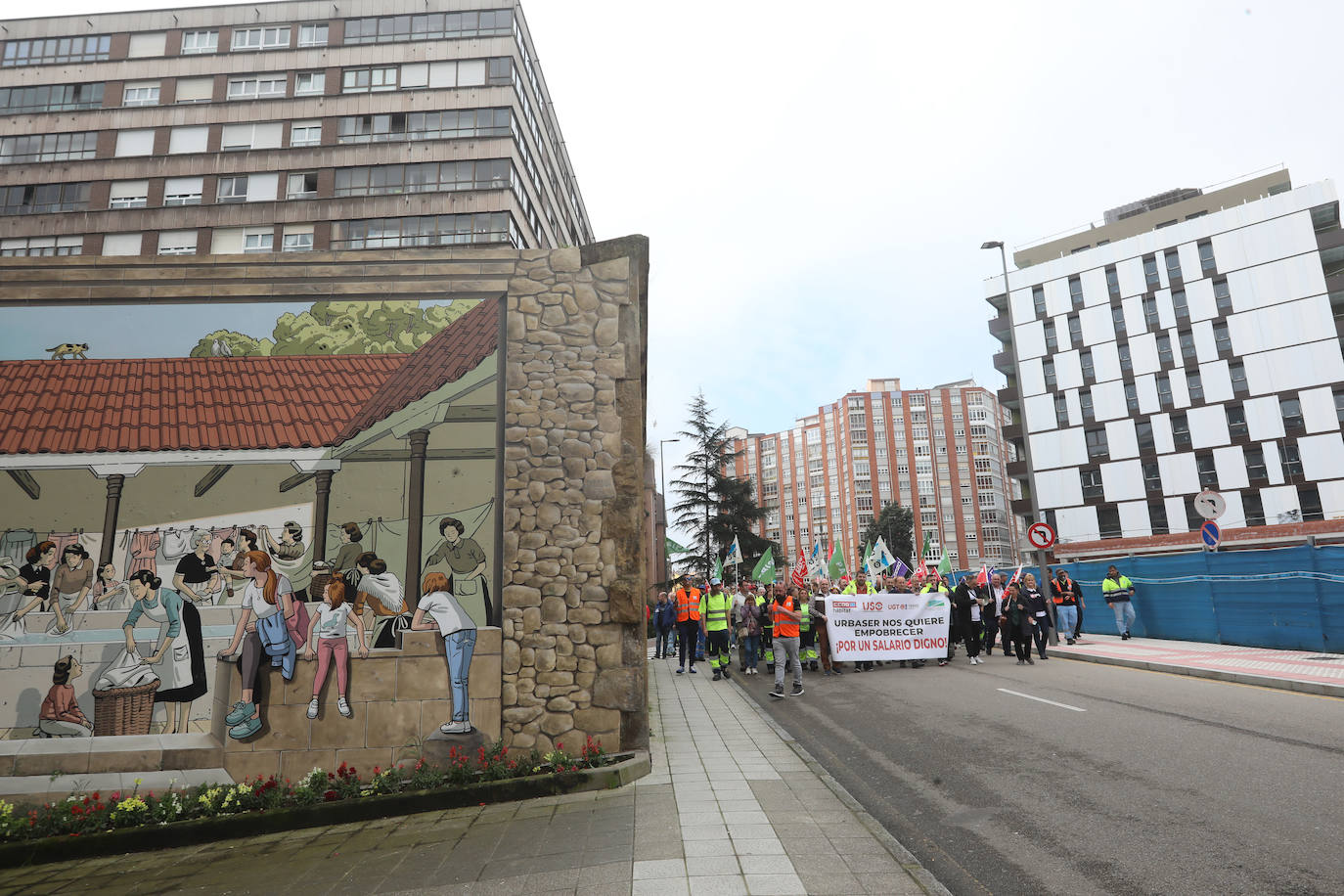 La plantilla de limpieza viaria de Avilés se manifiesta para exigir un nuevo convenio