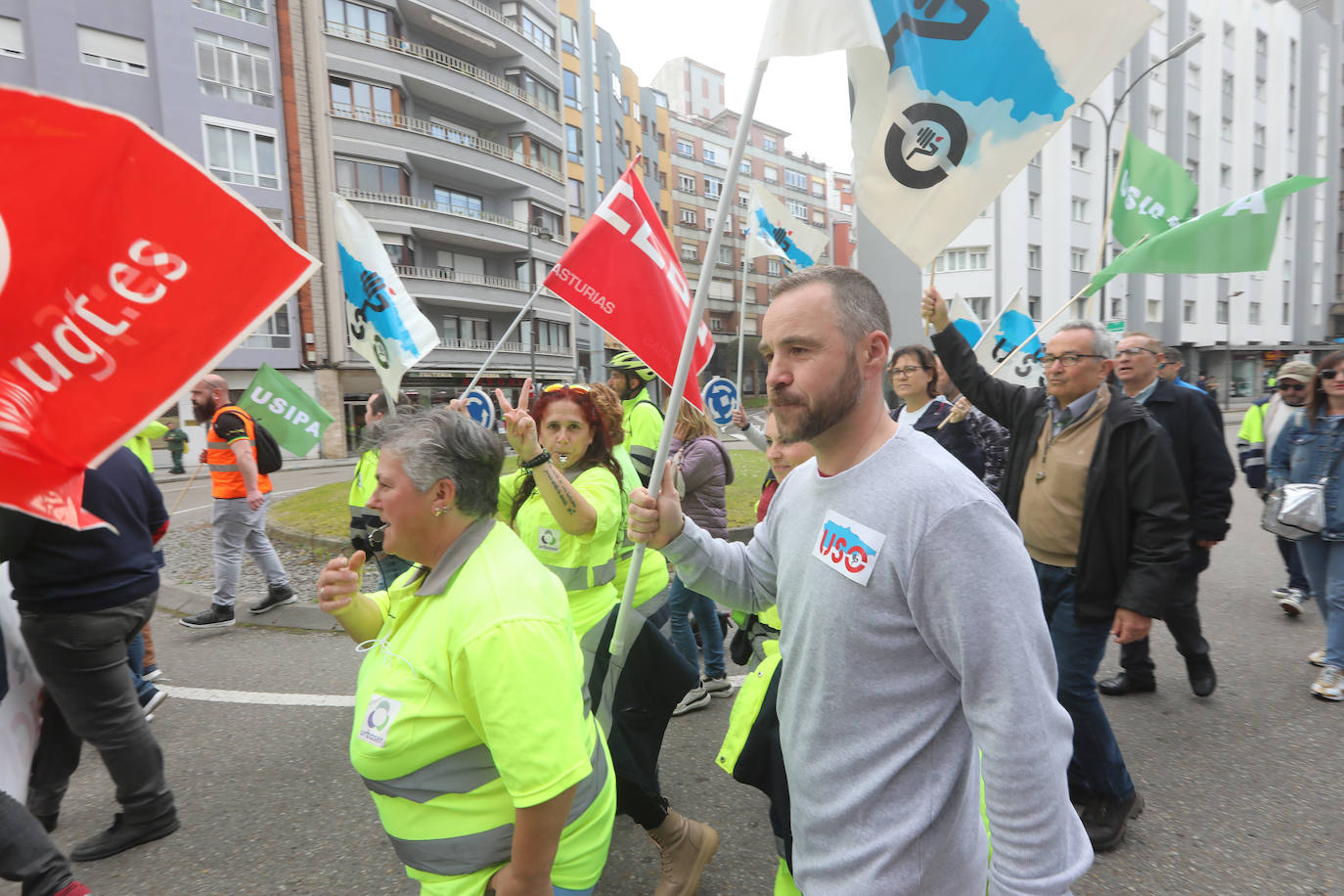 La plantilla de limpieza viaria de Avilés se manifiesta para exigir un nuevo convenio