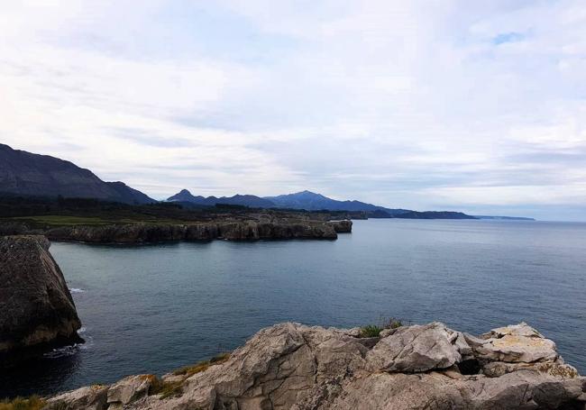 Vistas al Sueve desde la zona de acantilados de los bufones de Pria