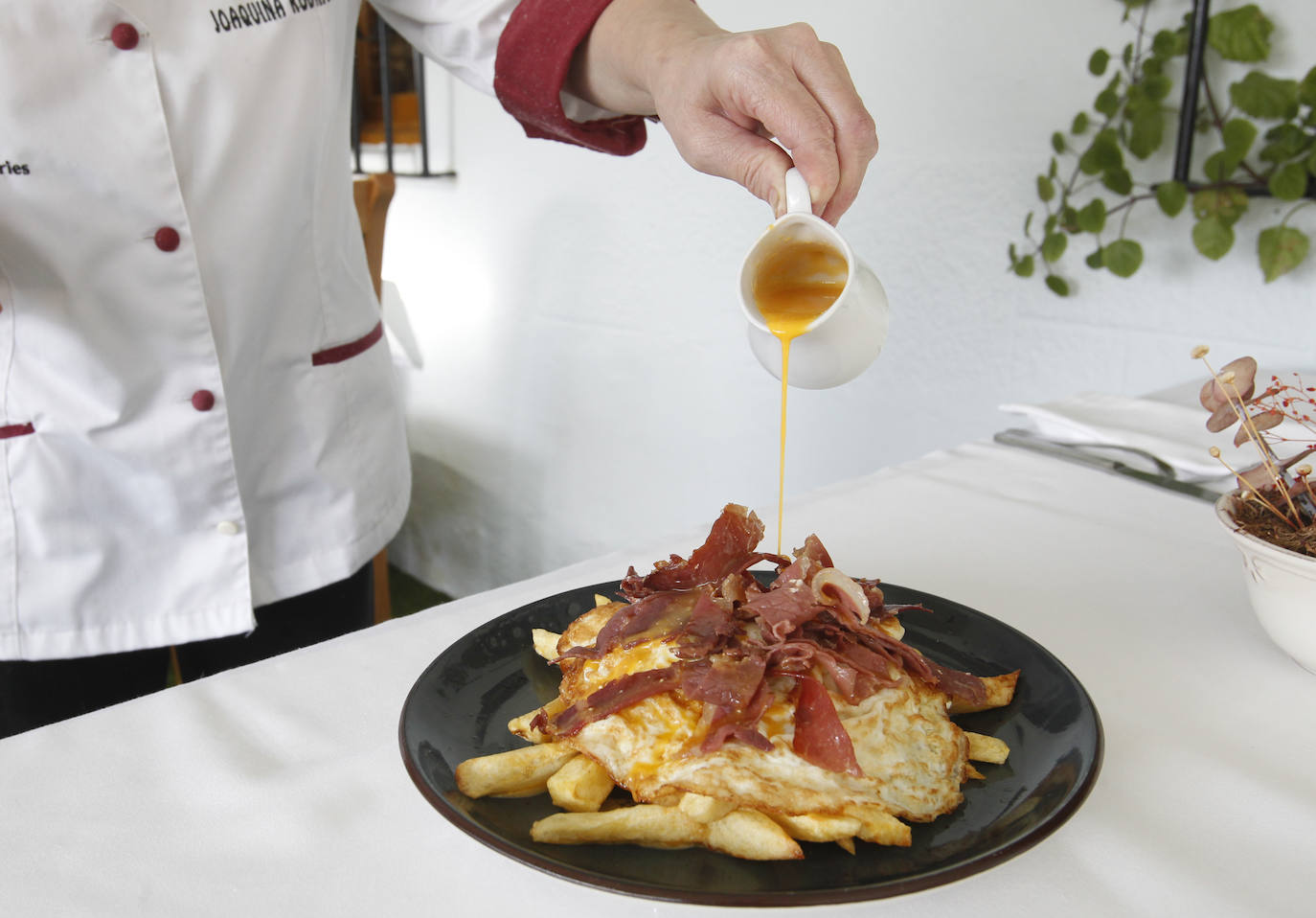 Imagen - Plato de huevos rotos elaborado en Casa Chema.