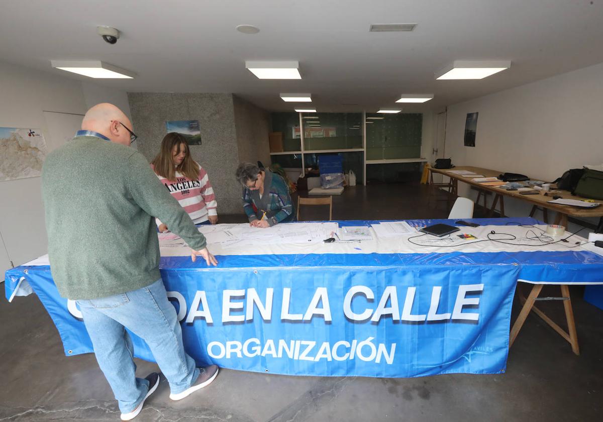 Este martes acudió a la oficina de la Antigua Pescadería el último grupo que pudo elegir su sitio