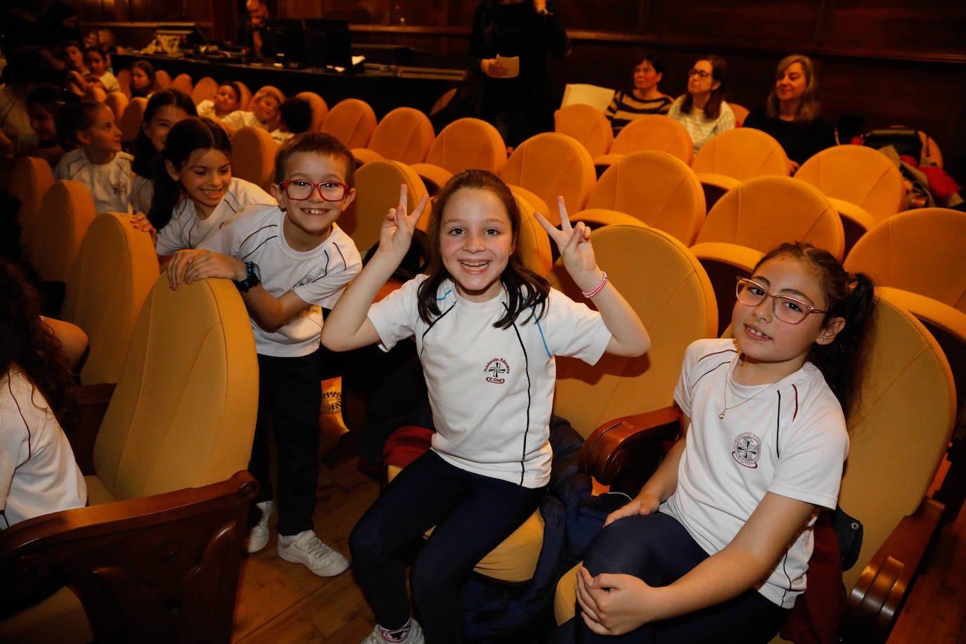 Los peques de Gijón cantan a la felicidad