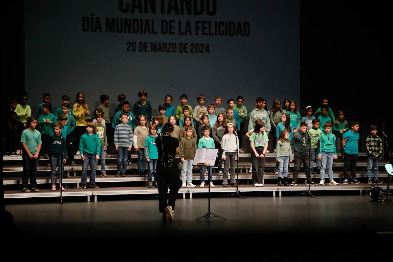 Los peques de Gijón cantan a la felicidad