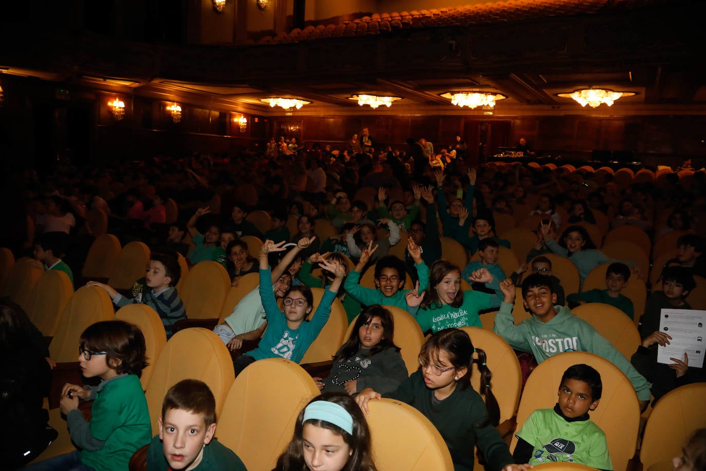 Los peques de Gijón cantan a la felicidad