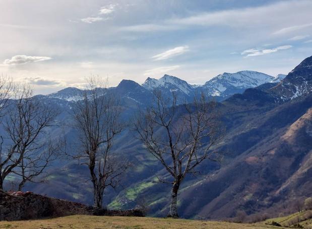 Desde el collau Taranes mirando las cumbres ponguetas