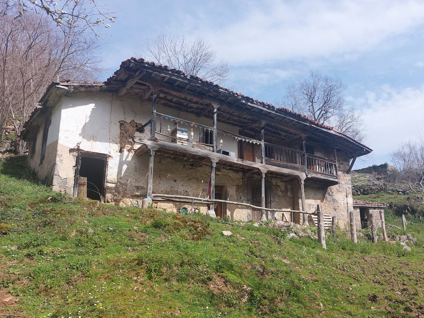 Imagen secundaria 1 - Valle Moru: una ruta larga y preciosa hasta un pueblo deshabitado