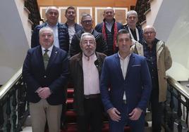 Arriba, por la izquierda, Francisco Álvarez, Borja Inza, Enrique Arenas, Luis Avelino Álvarez y Ramón Gallego. Abajo, Mauricio Mata, Falo Méndez, Jorge Pañeda y Francisco Javier Braña.