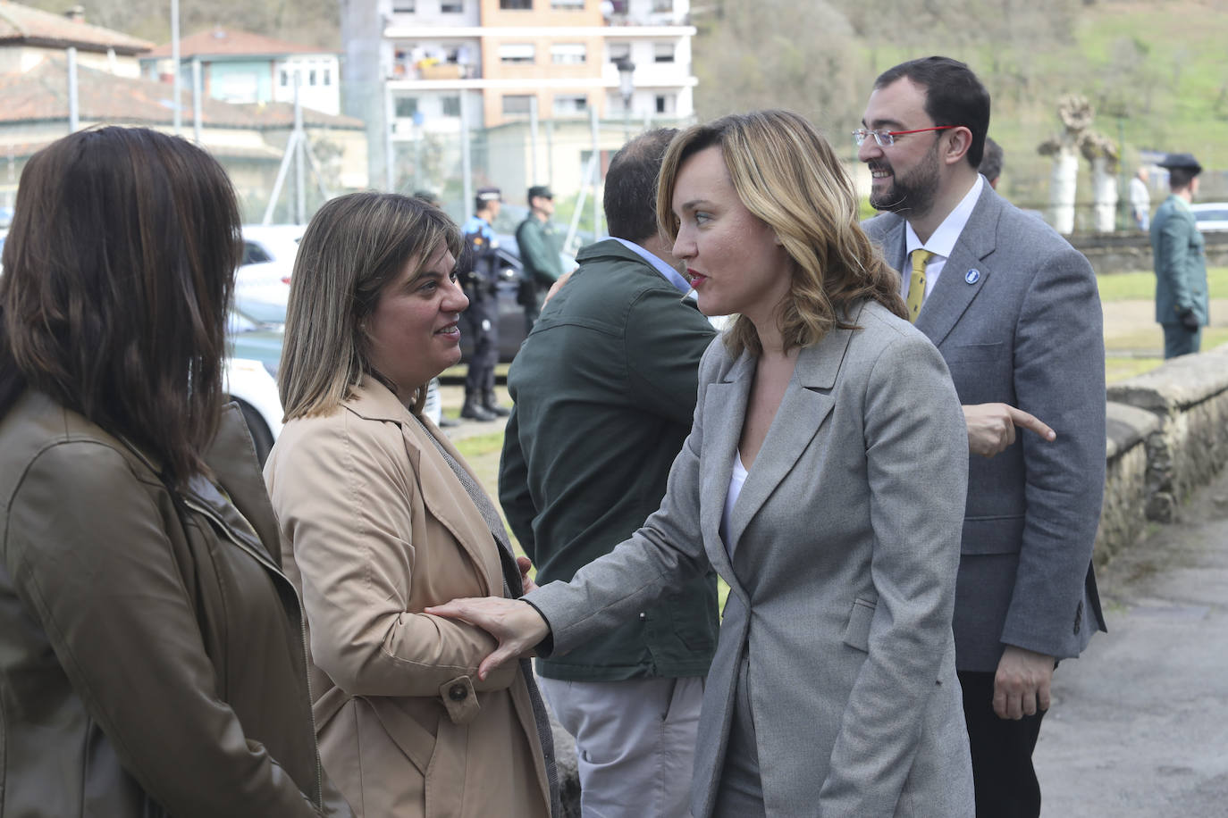 Las imágenes que deja la visita a Asturias de la ministra de Educación, Pilar Alegría