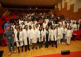 Puertas abiertas en el HUCA a una nueva generación de profesionales sanitarios: «Es un hospital muy potente»