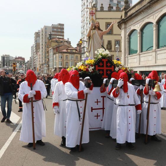 Procesión del Encuentro del Domingo de Resurrección en Gijón.