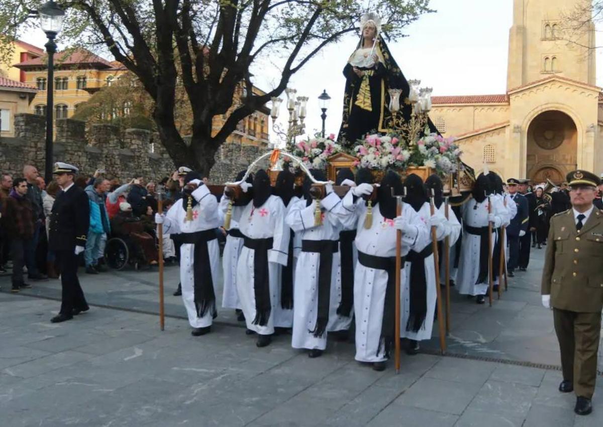 Imagen secundaria 1 - Procesiones en Villaviciosa, Gijón y Oviedo. 