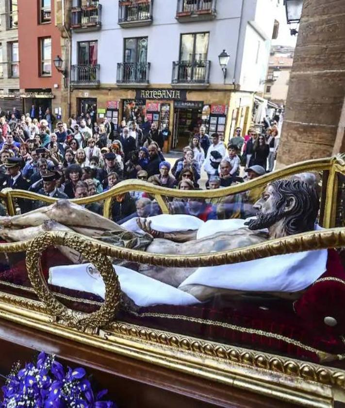 Imagen secundaria 2 - Procesiones en Villaviciosa, Gijón y Oviedo. 