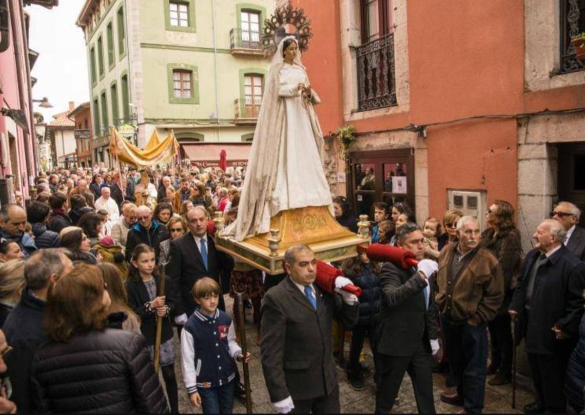 Imagen secundaria 1 - Procesiones y Vía Crucis en Infiesto, Llanes y Ribadesella. 