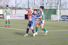 Un momento del partido entre el Covadonga y el Guijuelo.