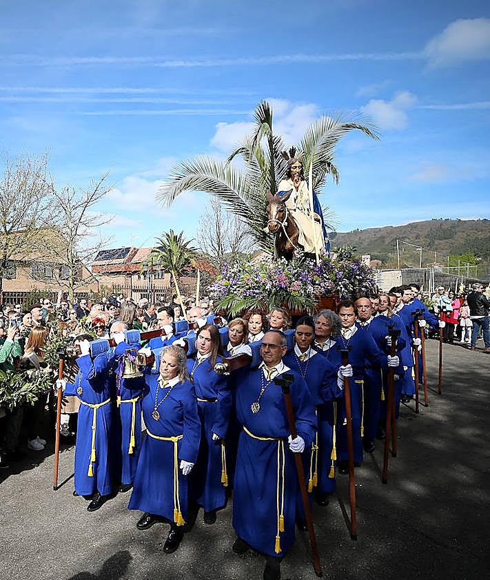 Imagen secundaria 2 - Oviedo inicia la Semana Santa por todo lo alto «con los hoteles prácticamente llenos»