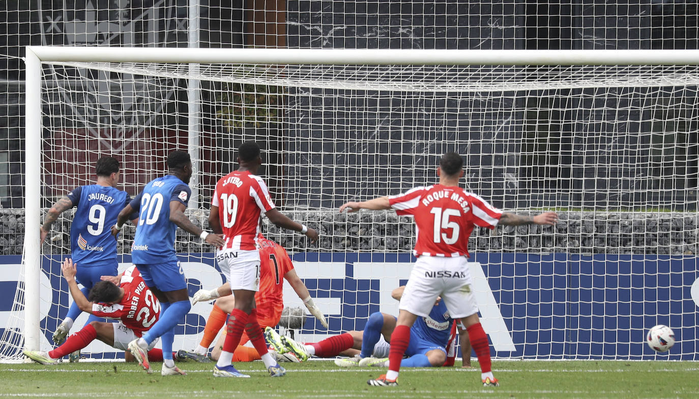 Las imágenes que deja el partido entre el Amorebieta y el Sporting de Gijón