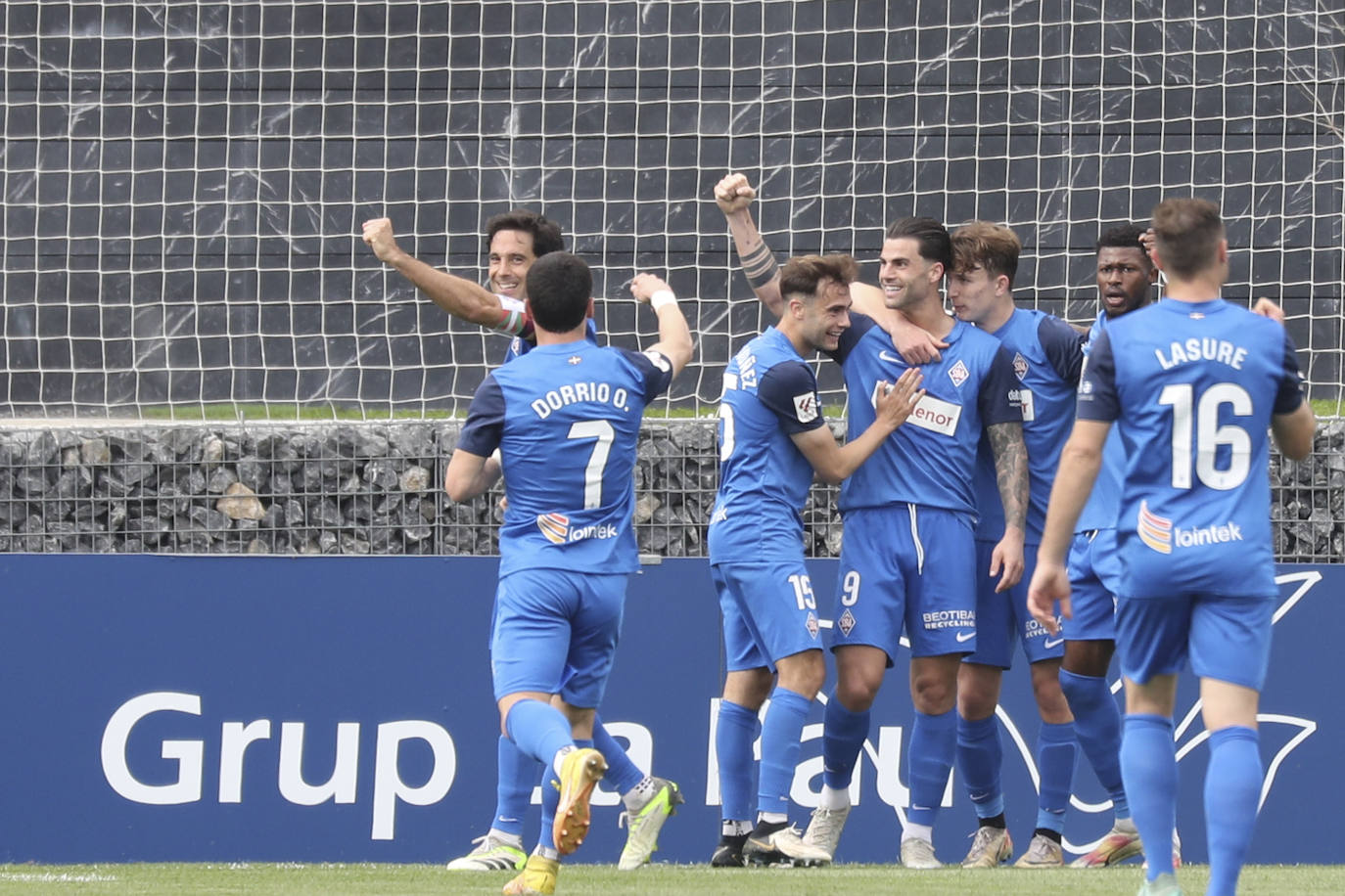 Las imágenes que deja el partido entre el Amorebieta y el Sporting de Gijón