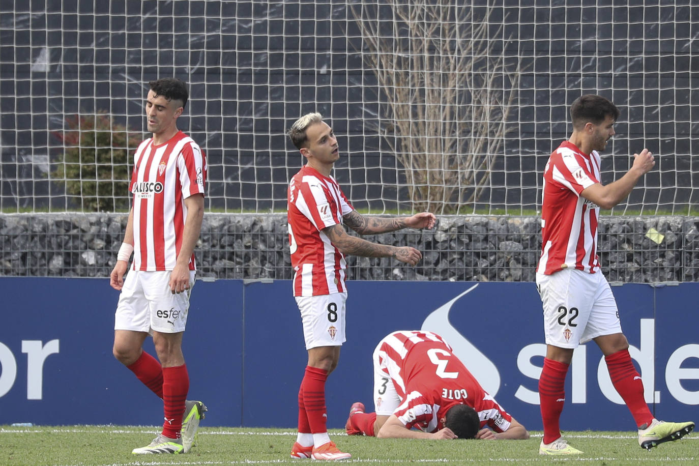 Las imágenes que deja el partido entre el Amorebieta y el Sporting de Gijón