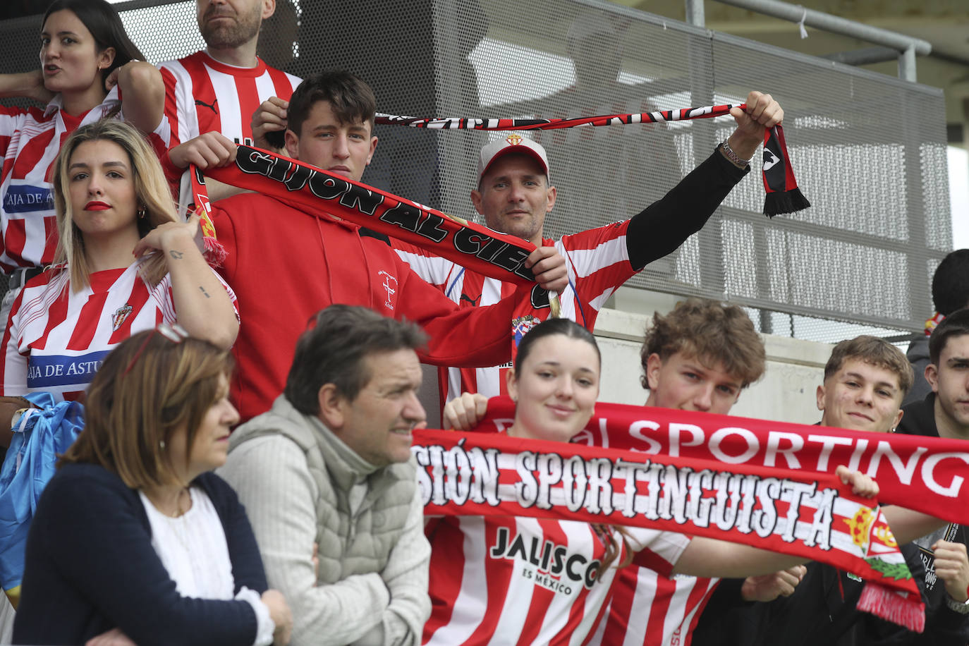 ¿Estuviste animando al Sporting ante el Amorebieta? ¡Búscate en las fotos!