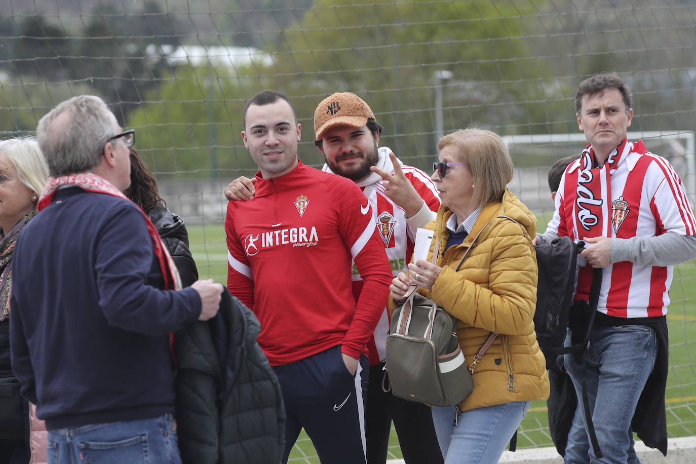 ¿Estuviste animando al Sporting ante el Amorebieta? ¡Búscate en las fotos!