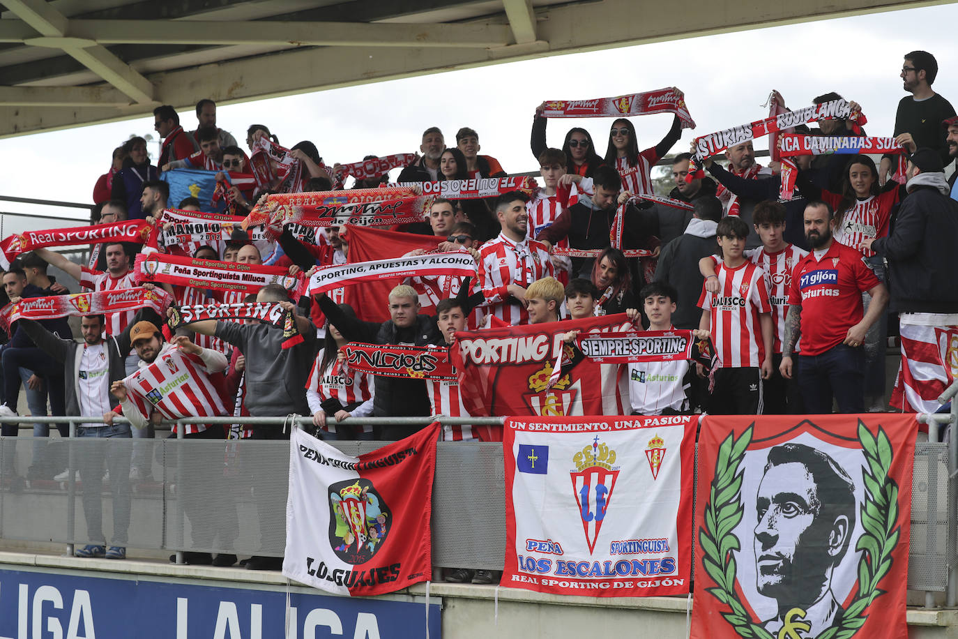 ¿Estuviste animando al Sporting ante el Amorebieta? ¡Búscate en las fotos!